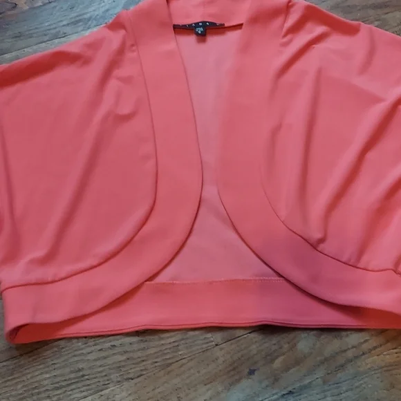 9 for $10 M&M Cropped cardigan - Picture 7 of 7